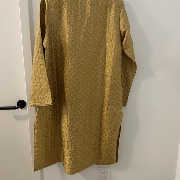 2 Kurtas, 1 Vest, 1 Veshti, 1 White Pants - Picture 4 of 8